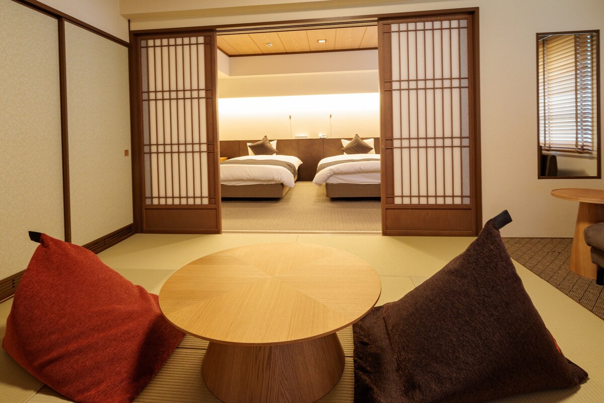 Japanese Western Non-Smoking (2-4 pax) | Living area | Flat-screen TV