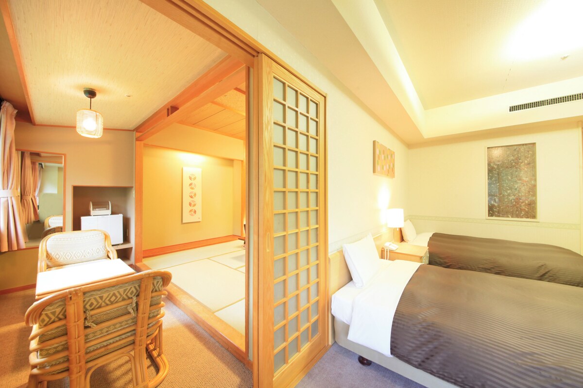 Connecting Room Non-Smoking(2-6 pax) | Premium bedding, in-room safe, desk, WiFi (free)