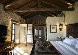 Egyptian cotton sheets, premium bedding, individually decorated - Villa Vager (Tripoli)