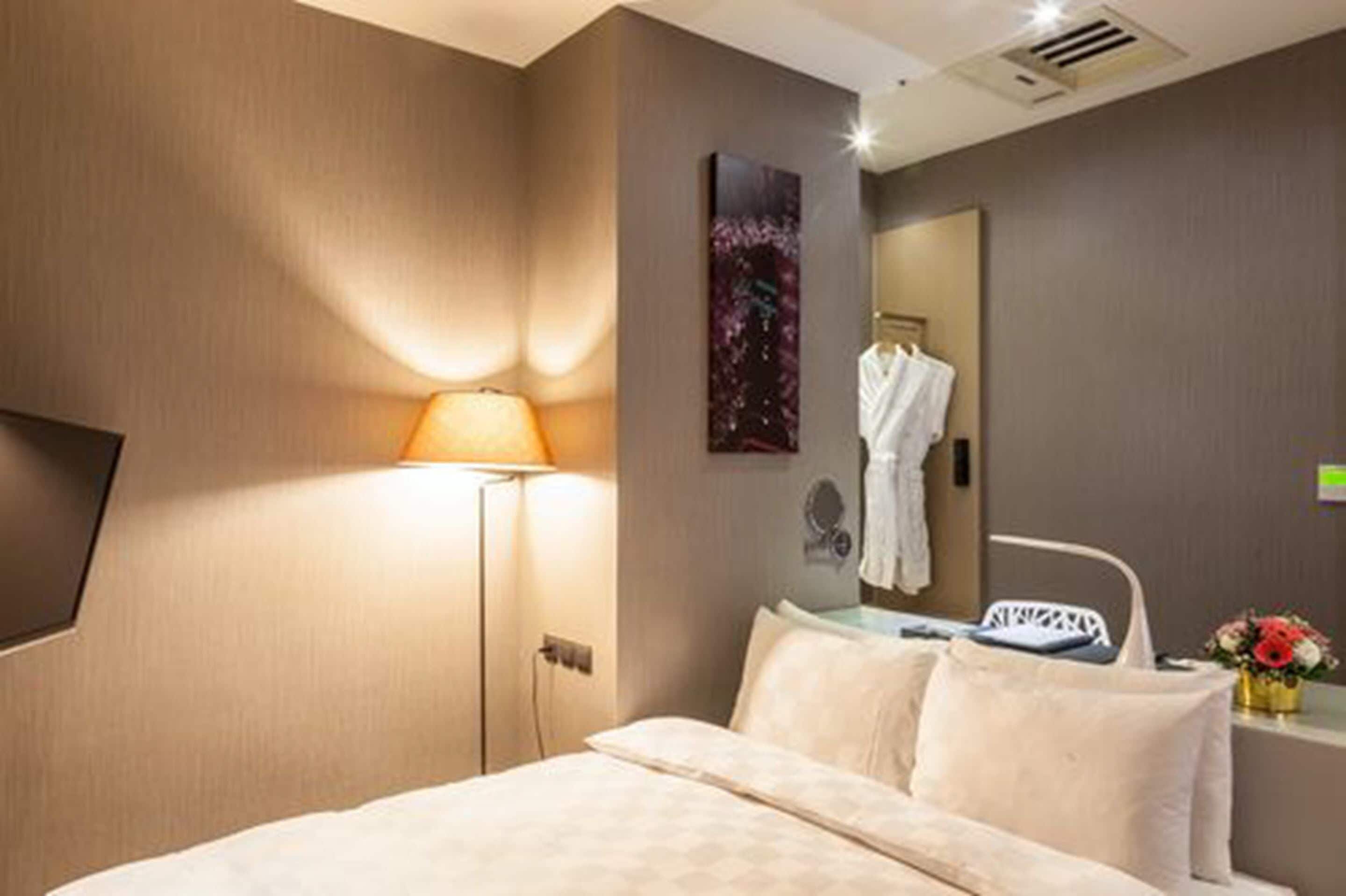 splendor room (no window) | premium bedding, down duvets, minibar, in-room safe