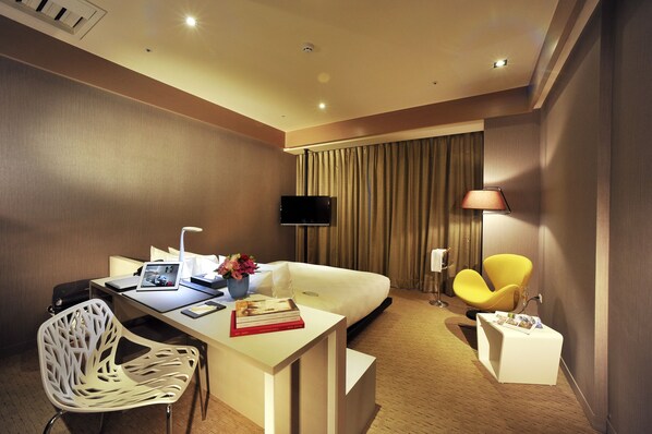 Rom – standard (Not a quarantine hotel) | Sengetøy av topp kvalitet, dundyner, minibar og safe på rommet