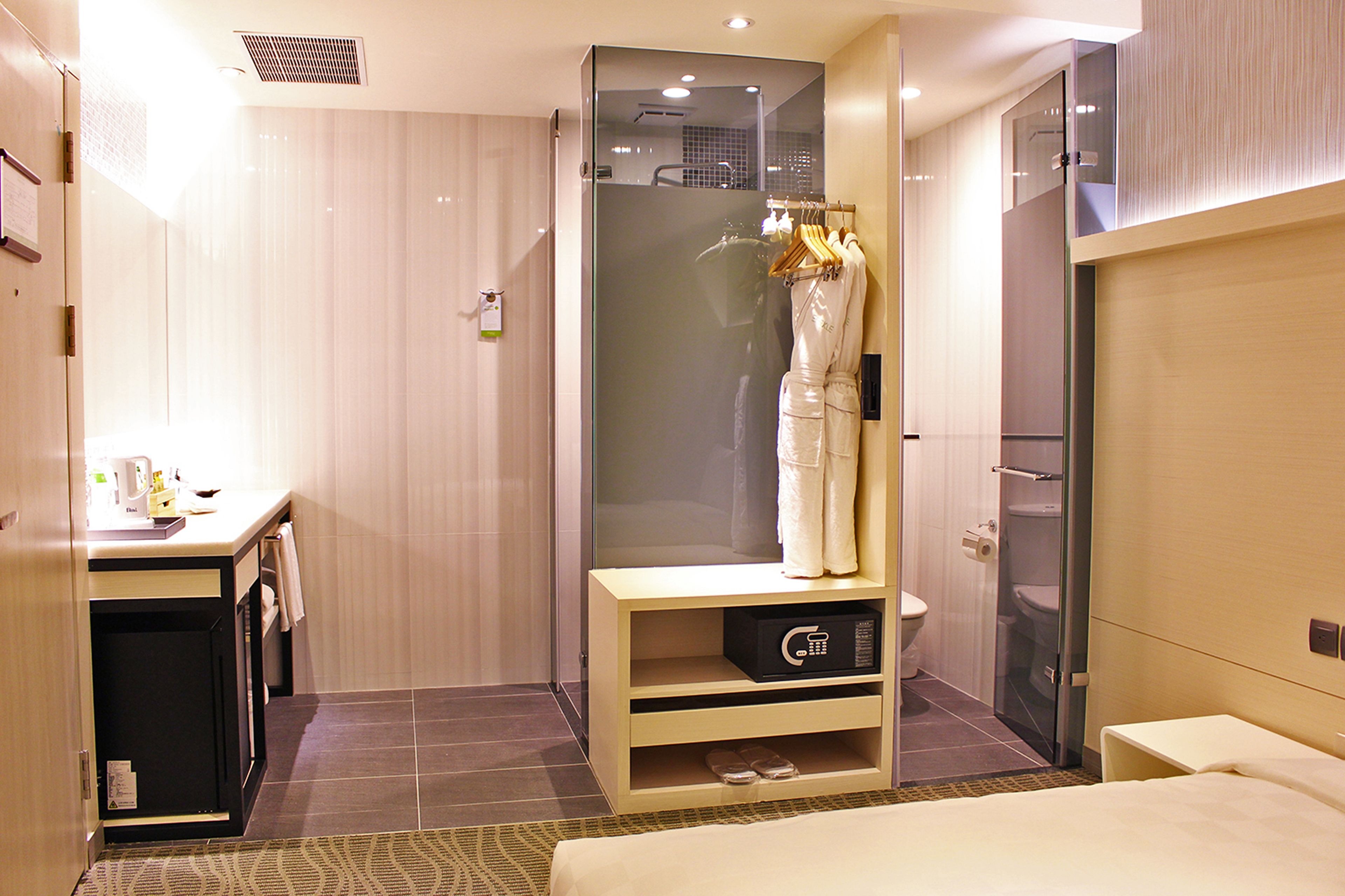 vantage room (without windows) | premium bedding, down duvets, minibar, in-room safe