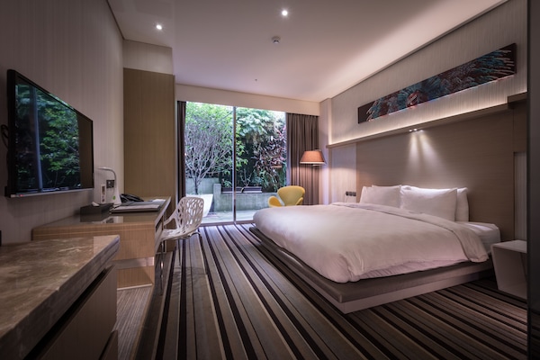 Premium bedding, down duvets, minibar, in-room safe