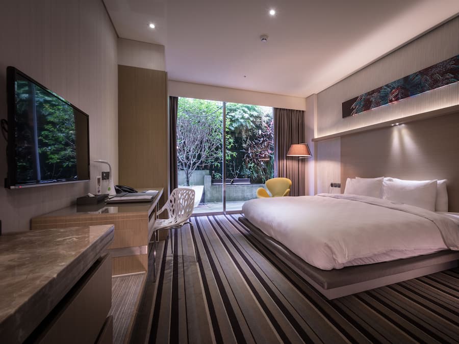 Splendor O2 Room | Premium bedding, down comforters, minibar, in-room safe