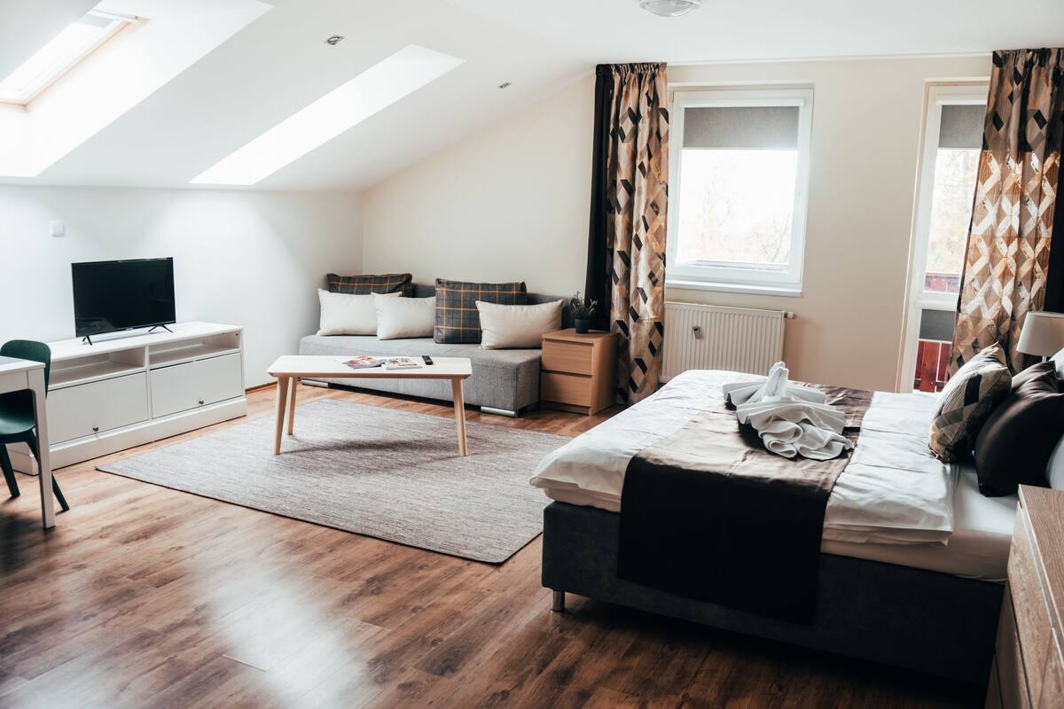 Studio | 1 bedroom, blackout drapes, cribs/infant beds, free WiFi