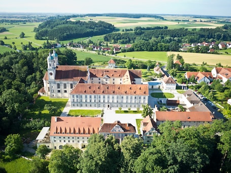 Exterior. Kloster Holzen Hotel
