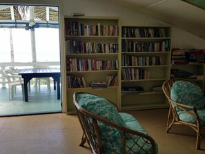 Library - Paradise Inn (Rarotonga)