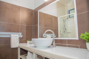 Cabana Couples | Bathroom | Shower, hair dryer, towels, soap