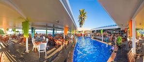 Outdoor pool - The Islander Hotel (Rarotonga)