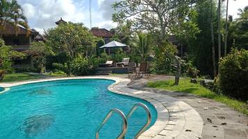 Outdoor pool, sun loungers