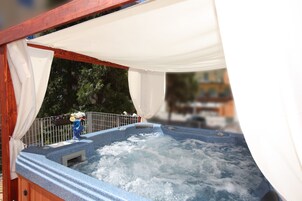 Bañera de hidromasaje exterior