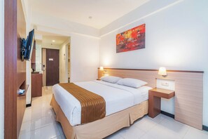 Kamar Double atau Twin Standar | Seprai premium, meja kerja, dan Wi-Fi gratis