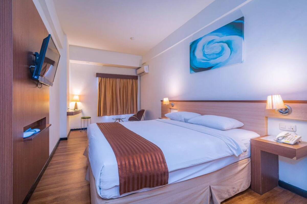 Superior Double or Twin Room | Premium bedding, desk, WiFi (free)