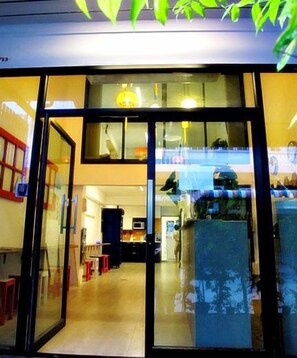 Habitación triple | Cortinas blackout, tabla de planchar con plancha y wifi gratis