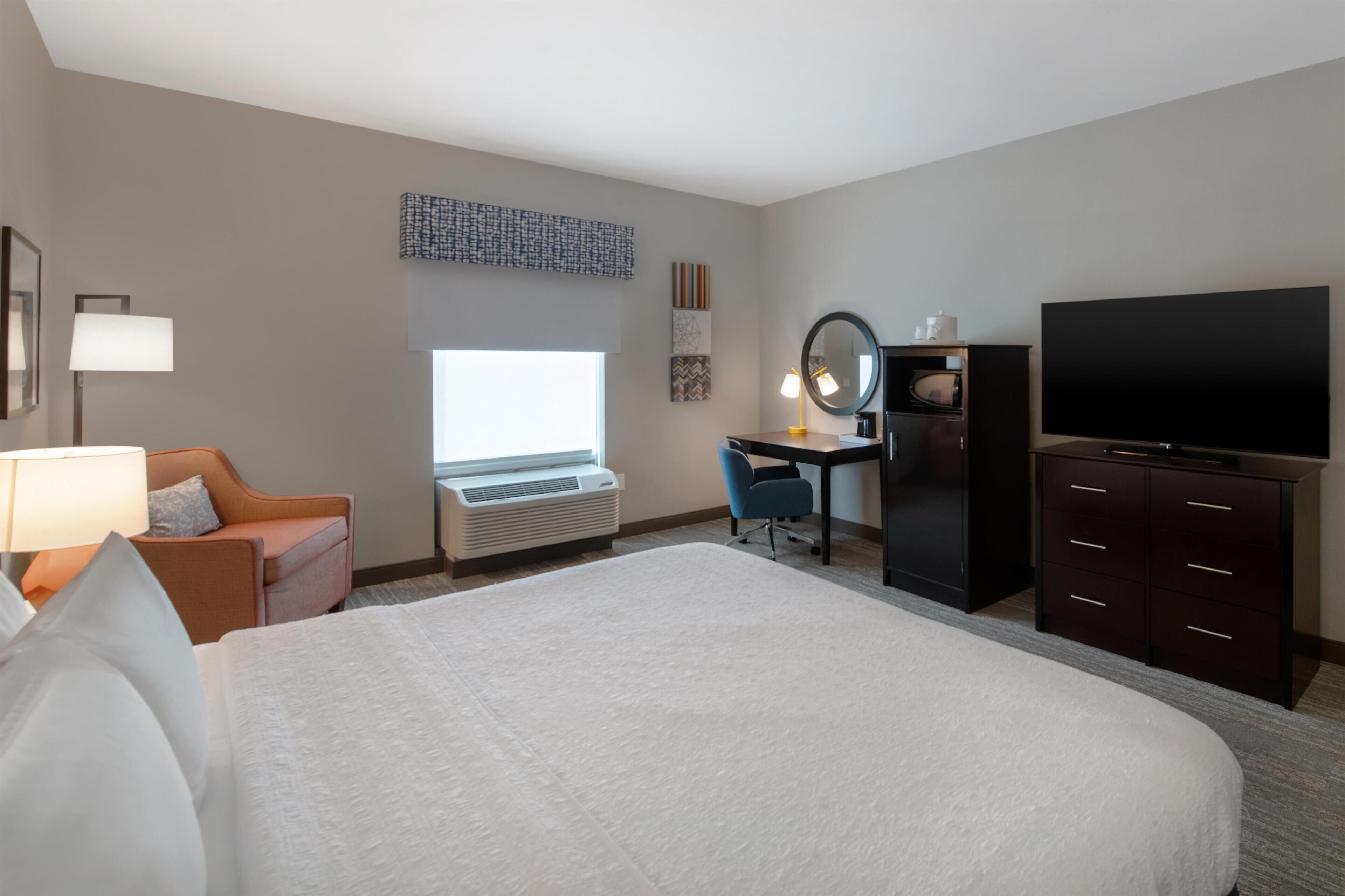 Zimmersafe, Schreibtisch, laptopgeeigneter Arbeitsplatz