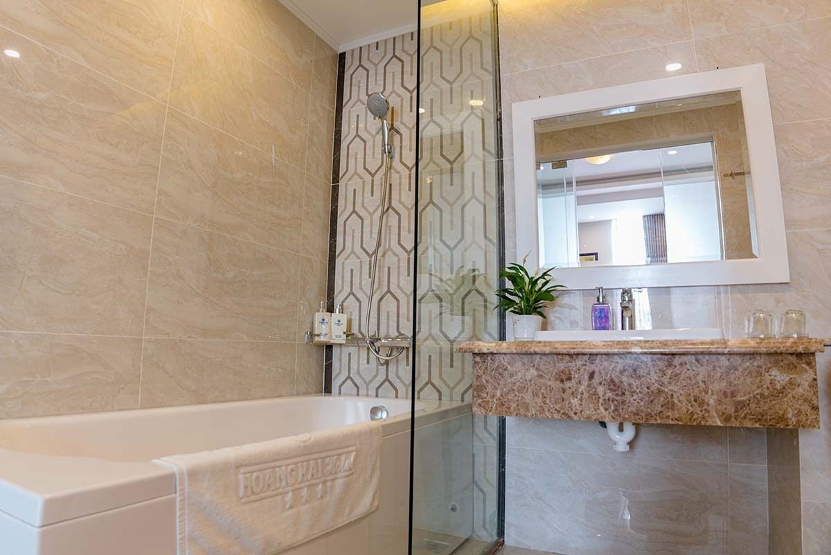 Deluxe Double Room | Bathroom | Designer toiletries, hair dryer, slippers, bidet