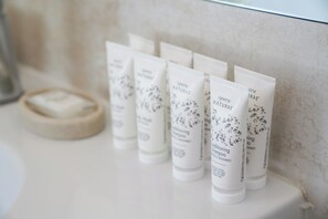 Quadruple Room | Bathroom - Affittacamere Alba (Florence)