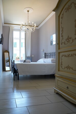 Habitación doble superior | Ropa de cama hipoalergénica, minibar, caja fuerte y escritorio