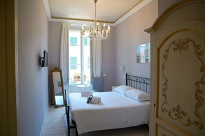 Habitación doble superior | Ropa de cama hipoalergénica, minibar, caja fuerte y escritorio