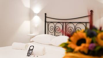 Allergikerbettwaren, Minibar, Zimmersafe, Schreibtisch