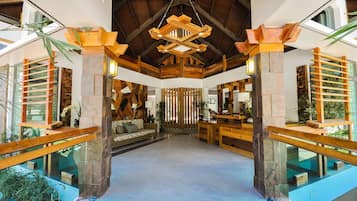 Couples treatment room(s), sauna, hot stone massages, Swedish massages