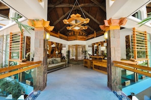 Couples treatment room(s), sauna, hot stone massages, Swedish massages