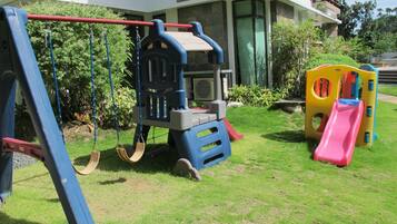 Área de juegos infantiles al aire libre