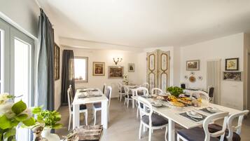 Desayuno bufé gratuito