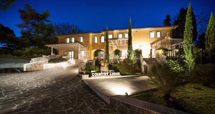 Country Lodge