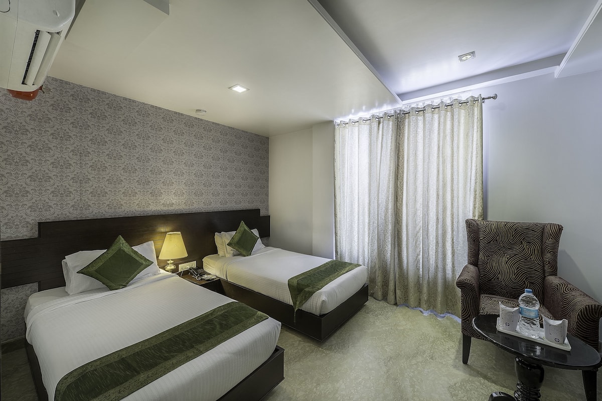 Deluxe Room | Blackout curtains, free WiFi