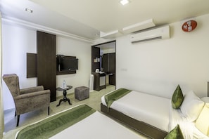 Deluxe Room | Blackout curtains, free WiFi