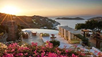 Exclusive Bungalow | Egyptian cotton sheets, premium bedding, down comforters, pillowtop beds