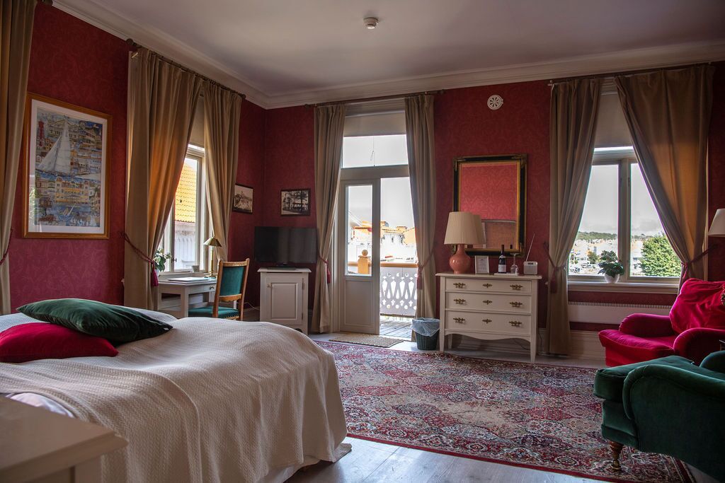 1 bedroom, down duvets, minibar, individually decorated