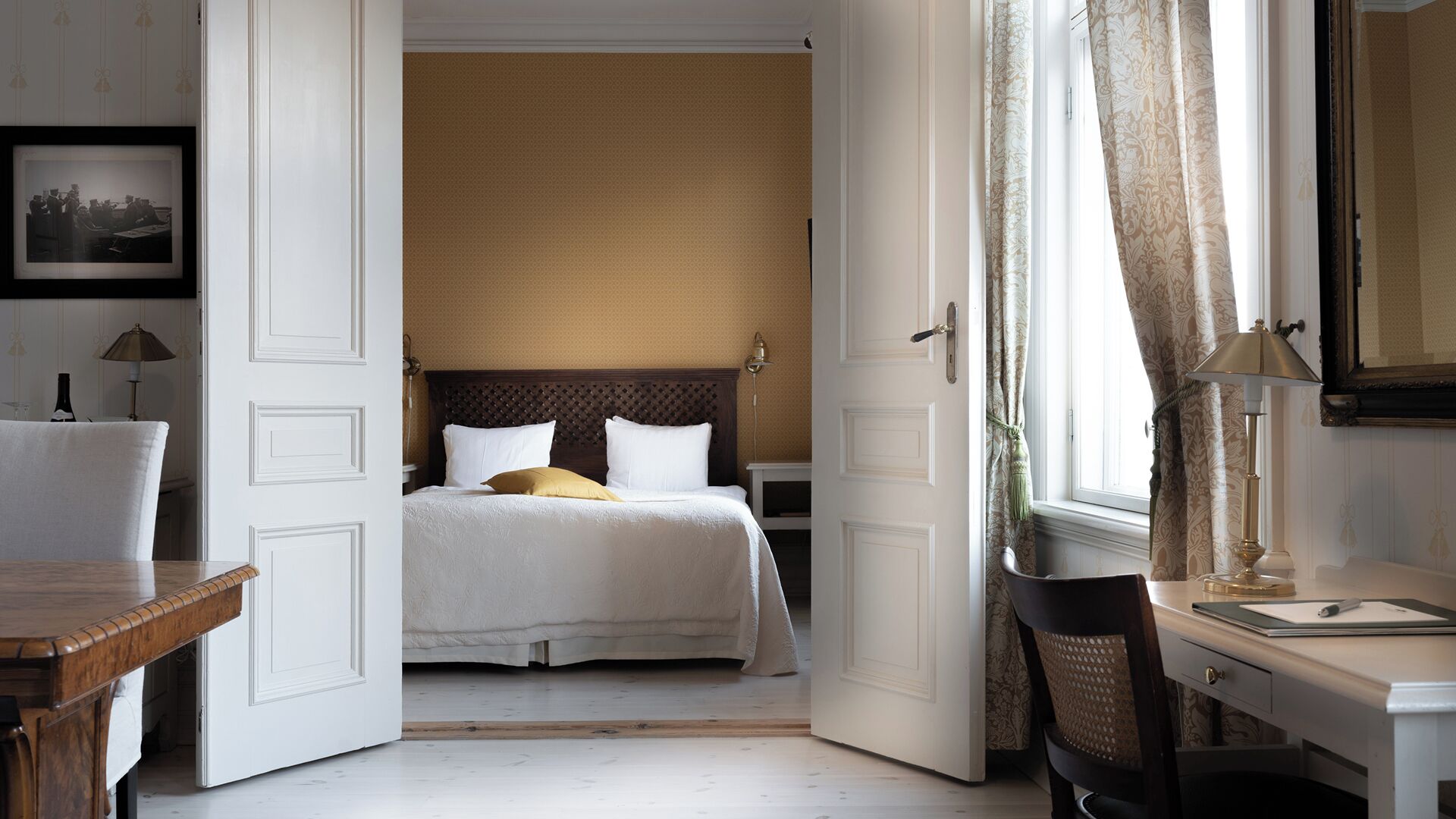 Grand Room | Down duvets, minibar, individually decorated, individually furnished