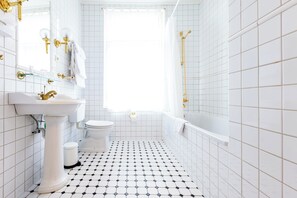 Suite | Bathroom