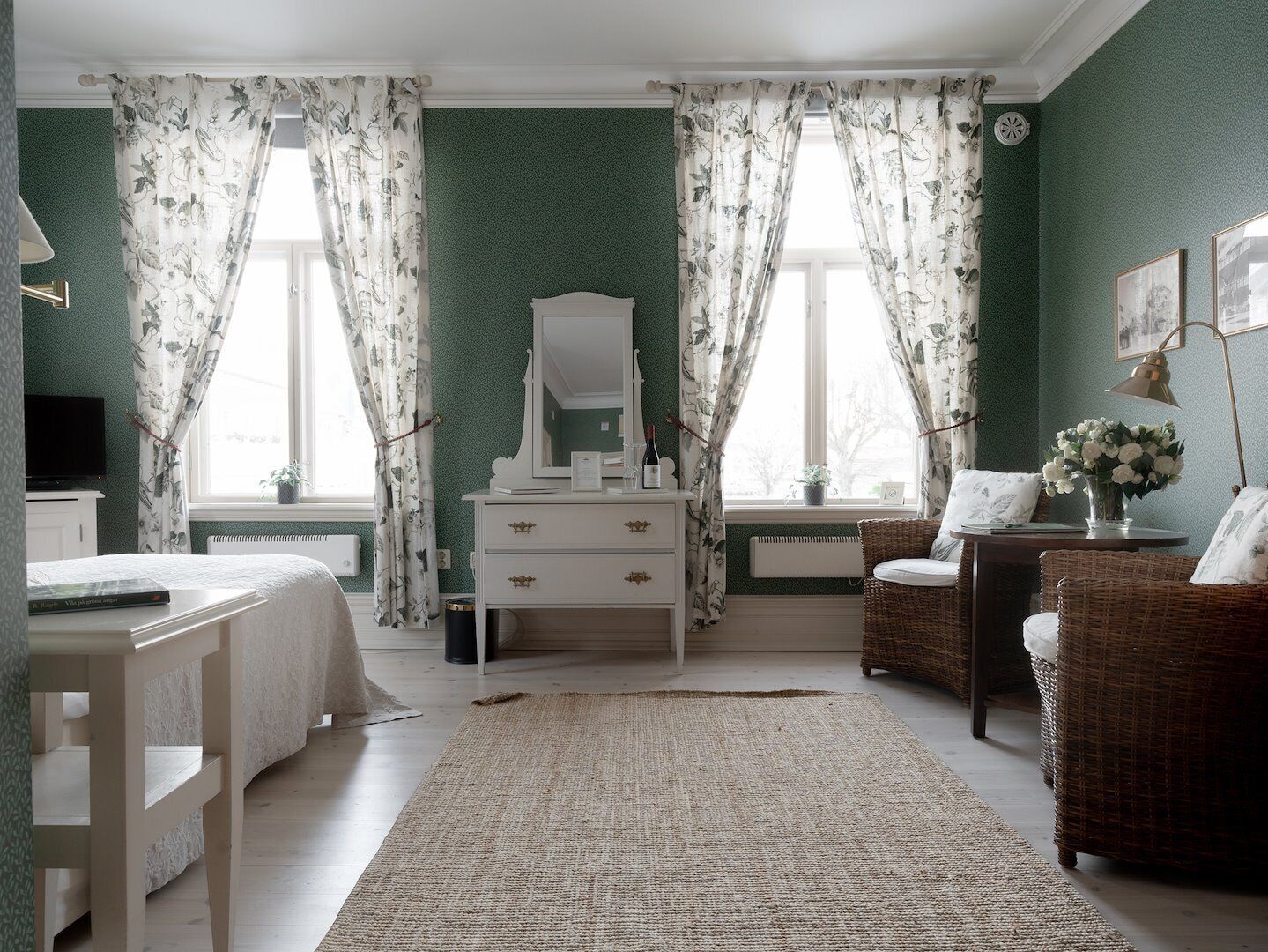 Superior Room, Harbour View (1) | Down duvets, minibar, individually decorated, individually furnished