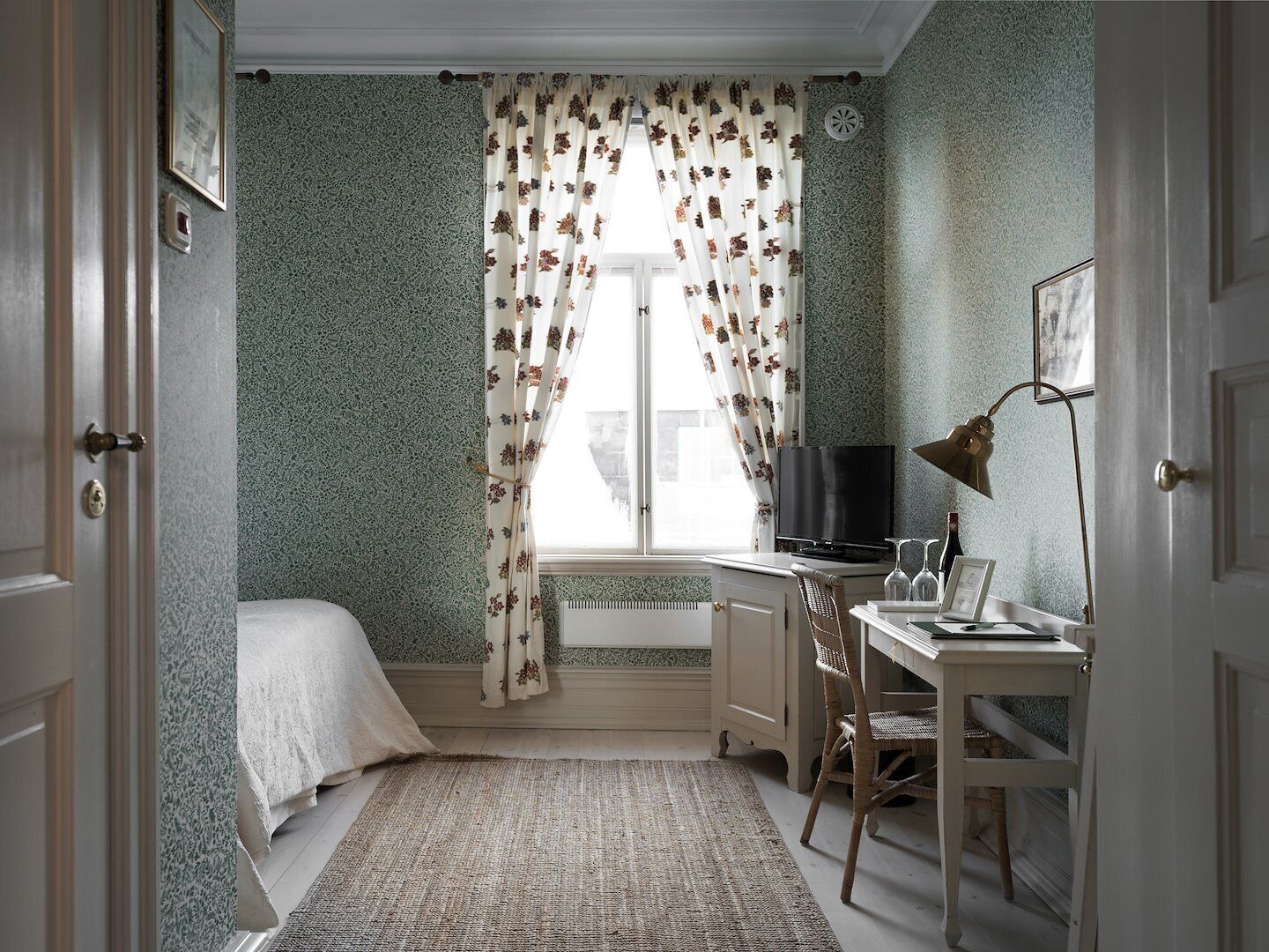 Basic Room | Down duvets, minibar, individually decorated, individually furnished