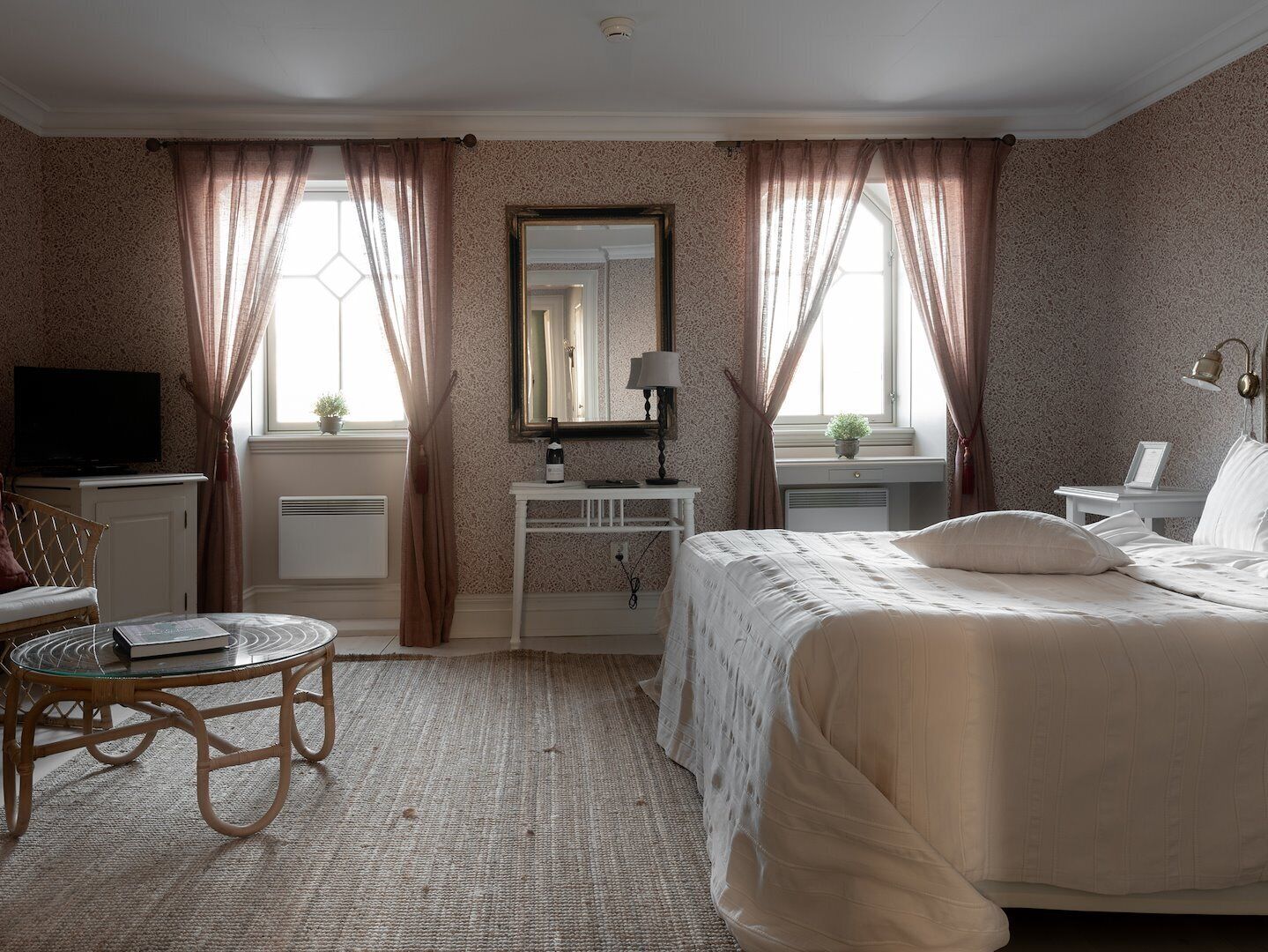 Double Room | Down duvets, minibar, individually decorated, individually furnished