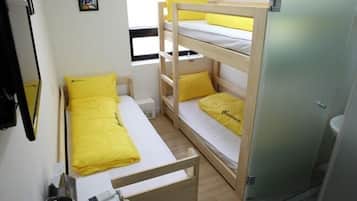 Triple Room | Iron/ironing board, free WiFi