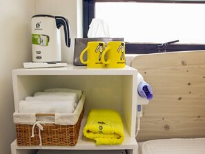 Shower, free toiletries, hair dryer, slippers - 24 Guesthouse Dongdaemun Market (Seoul)