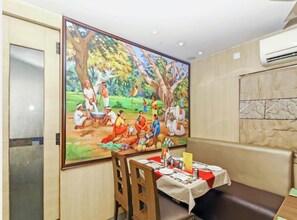 Lunch and dinner served, Regional cuisine