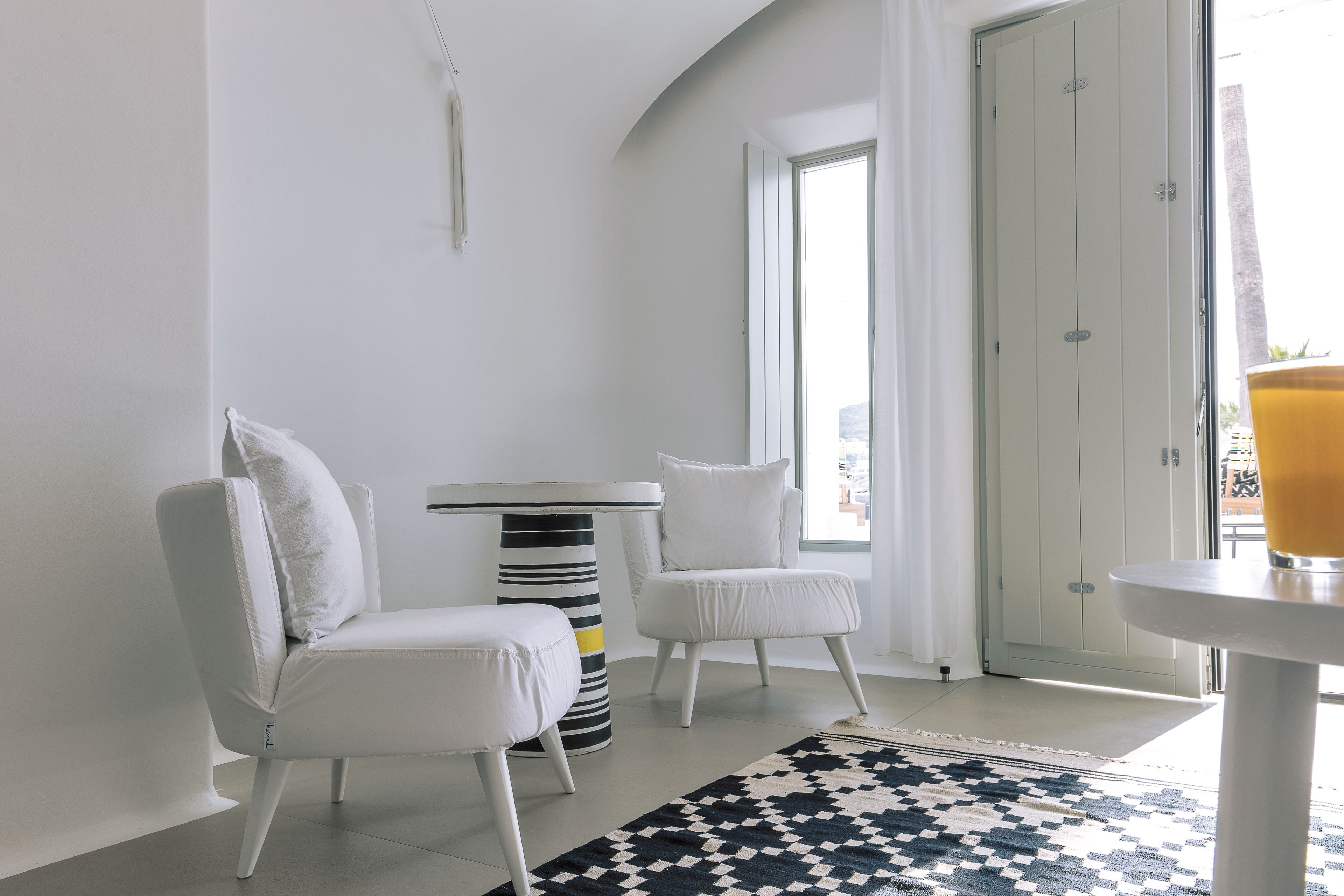 senior studio suite, 1 king bed with sofa bed, pool view | living area