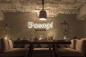 3 restaurants; breakfast, lunch, and dinner served - Mykonos Blanc (Mykonos)