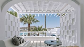 Suite monolocale Junior, 1 letto king con divano letto, vista mare | Vista dalla camera
