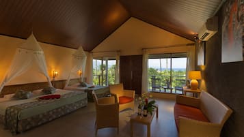 In-room safe, free WiFi, bed sheets