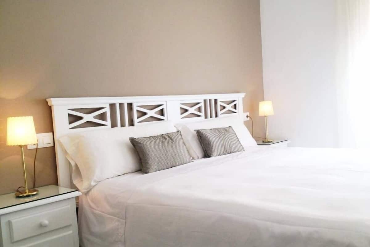 premium bedding, in-room safe, individually decorated, desk