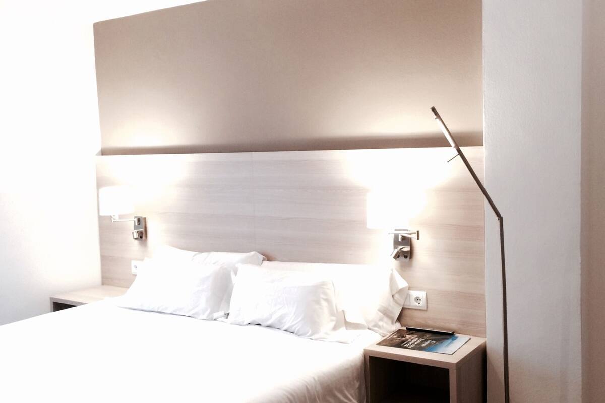 double room | premium bedding, in-room safe, individually decorated, desk