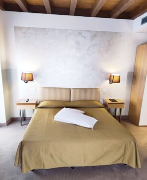 Double or Twin Room | In-room safe, desk, soundproofing, free WiFi - HOTEL DEPENDANCE SILVESTRO (Garda)
