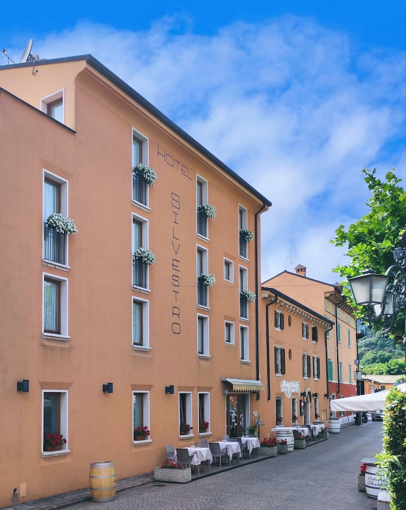 Hotel Silvestro — Garda
