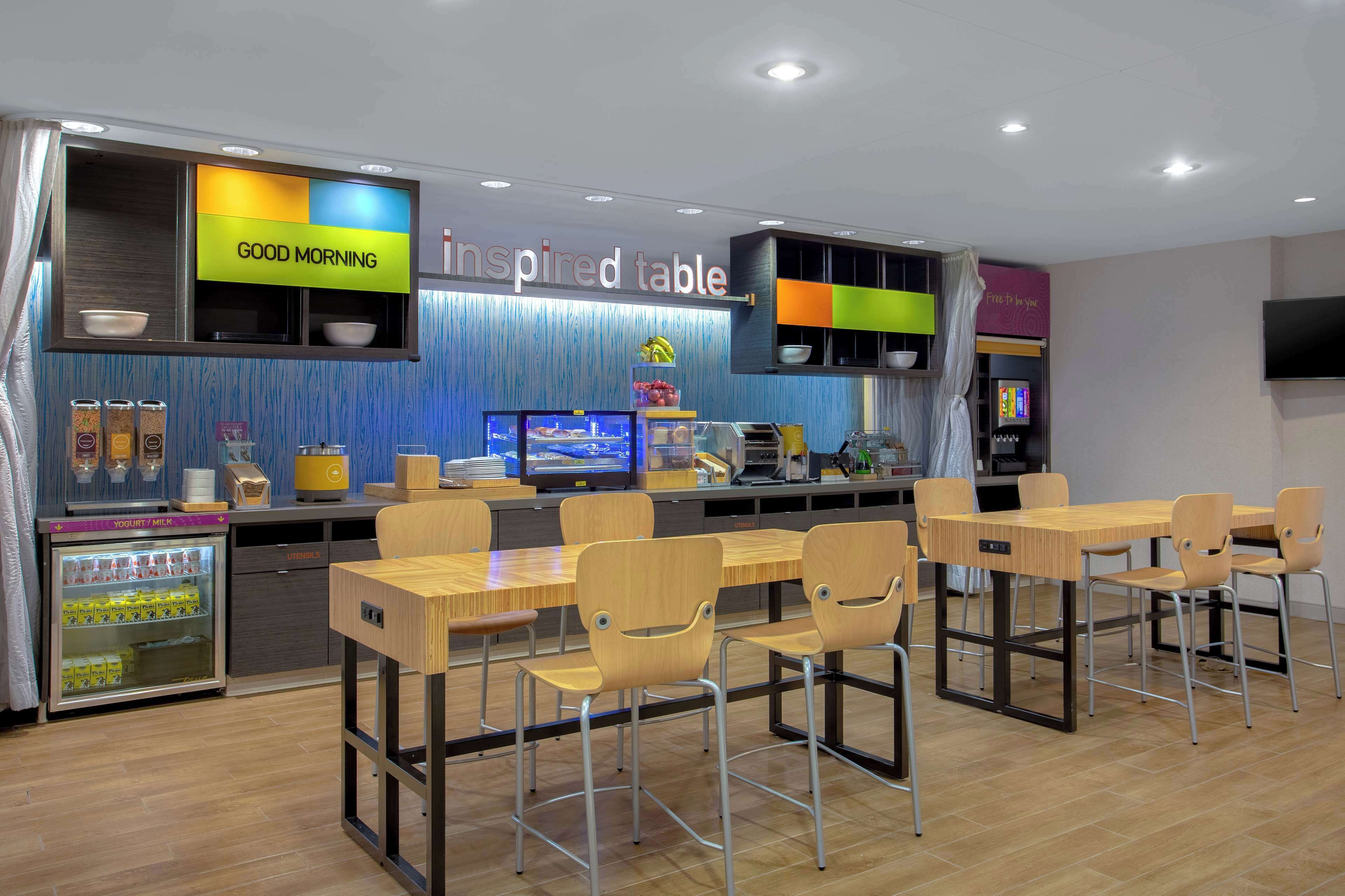 free daily continental breakfast